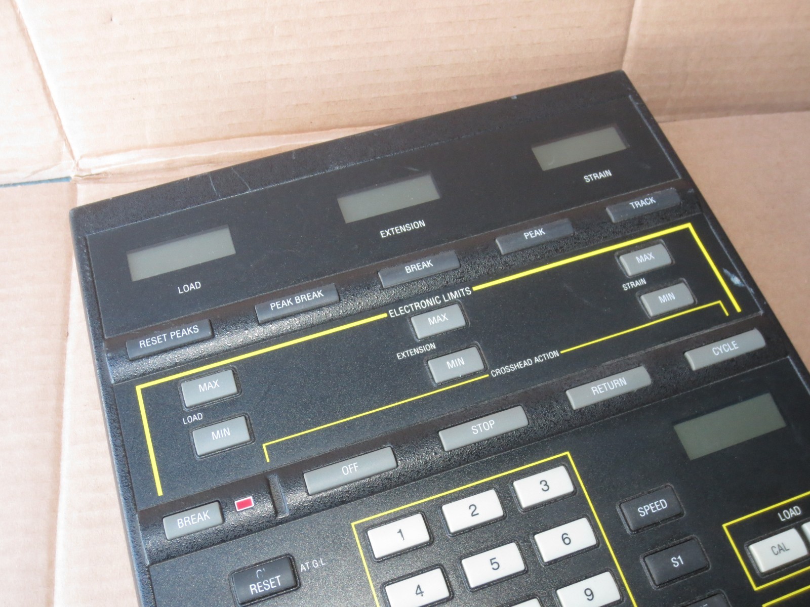 Instron 4400 Testing Systems Console Control Panel