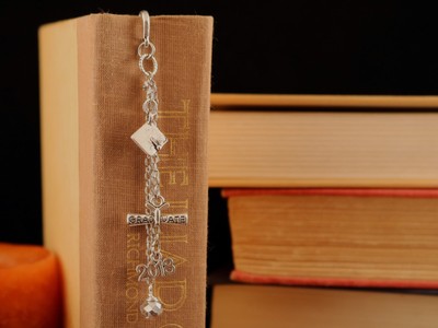 Grad 2018 Feather Bookmark Tibetan Silver Grad Cap, Year, Degree and Swarovski