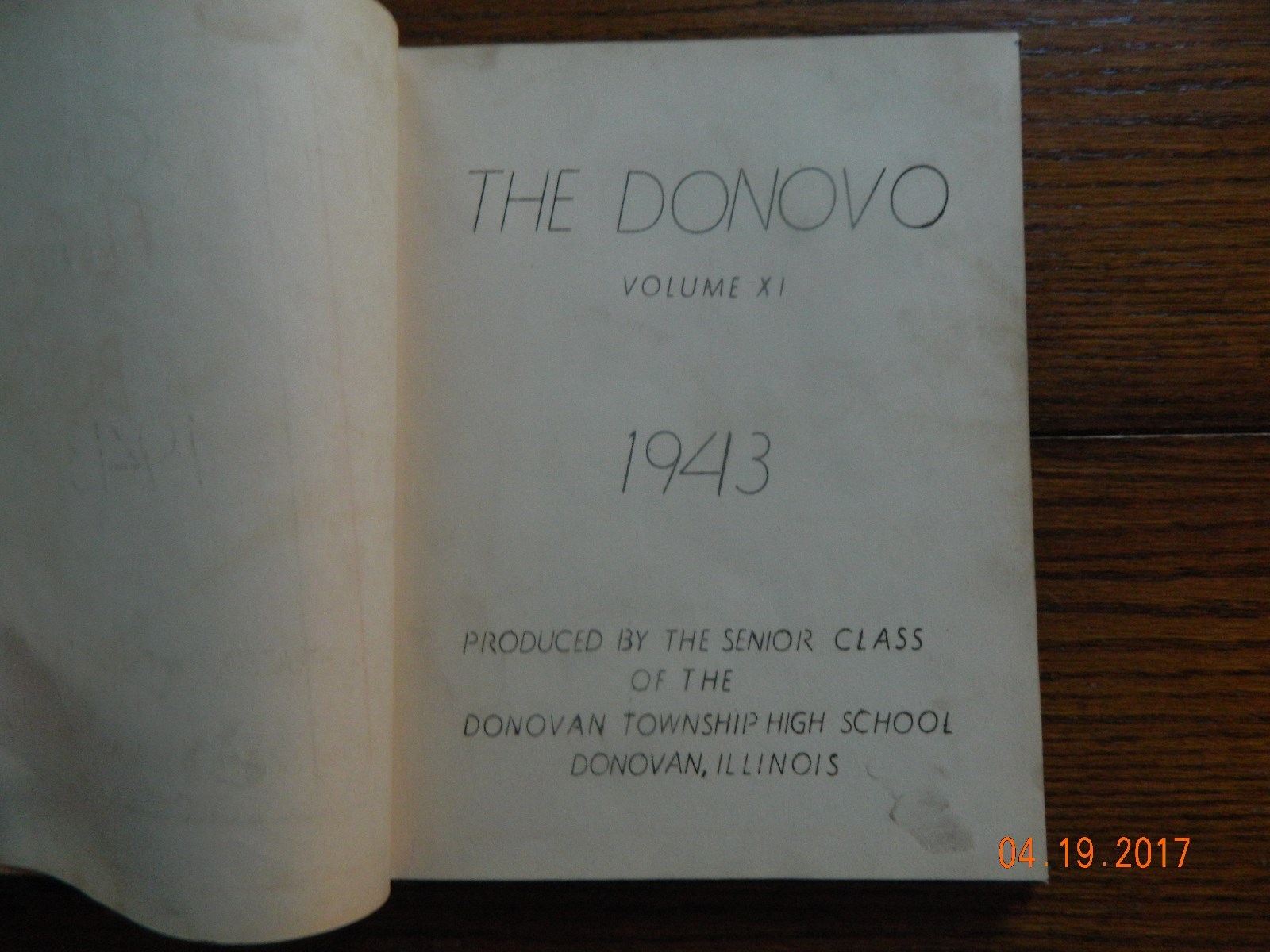 DONOVAN,ILLINOIS 1943 HIGH SCHOOL YEARBOOK THE DONOVO