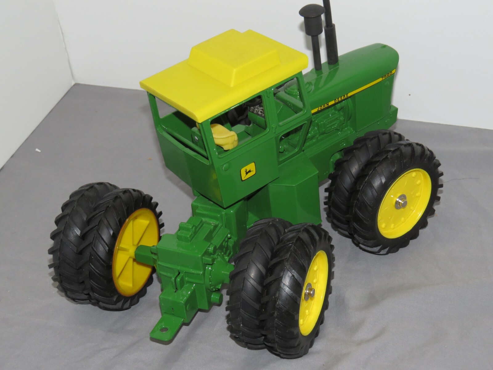 Vintage JOHN DEERE 7520 1:16 Toy Tractor 4WD RESTORED with Duals SHARP Beautiful