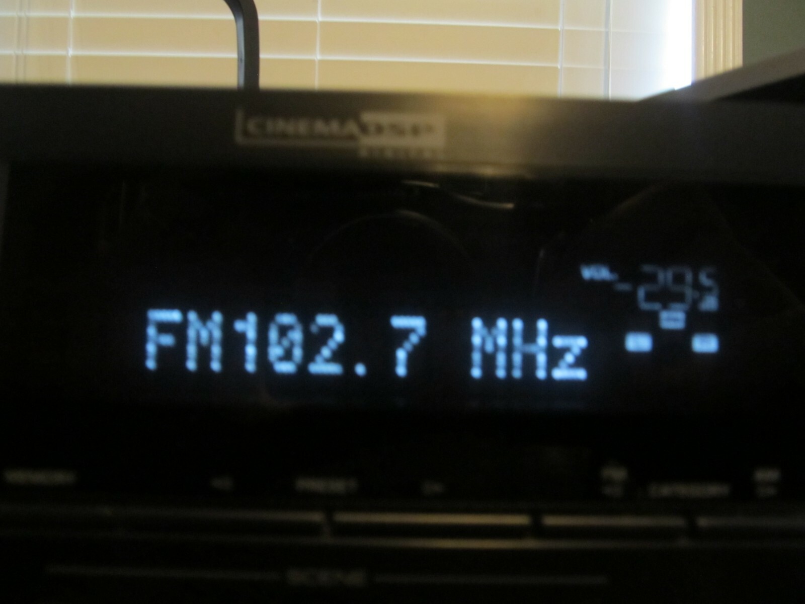 YAMAHA RX-V665 7.2 Channel Surround 90 Watt A/V Receiver  with Remote (Bundle)