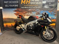 2014 Aprilia RSV RSV4 R APRC 3200 MILES Akrapovic Stunning Superbike Petrol Manu
