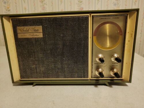 Vintage Sears Solid State Silvertone Transistor AM Radio Vintage Sears Solid State Silvertone Transistor AM Radio