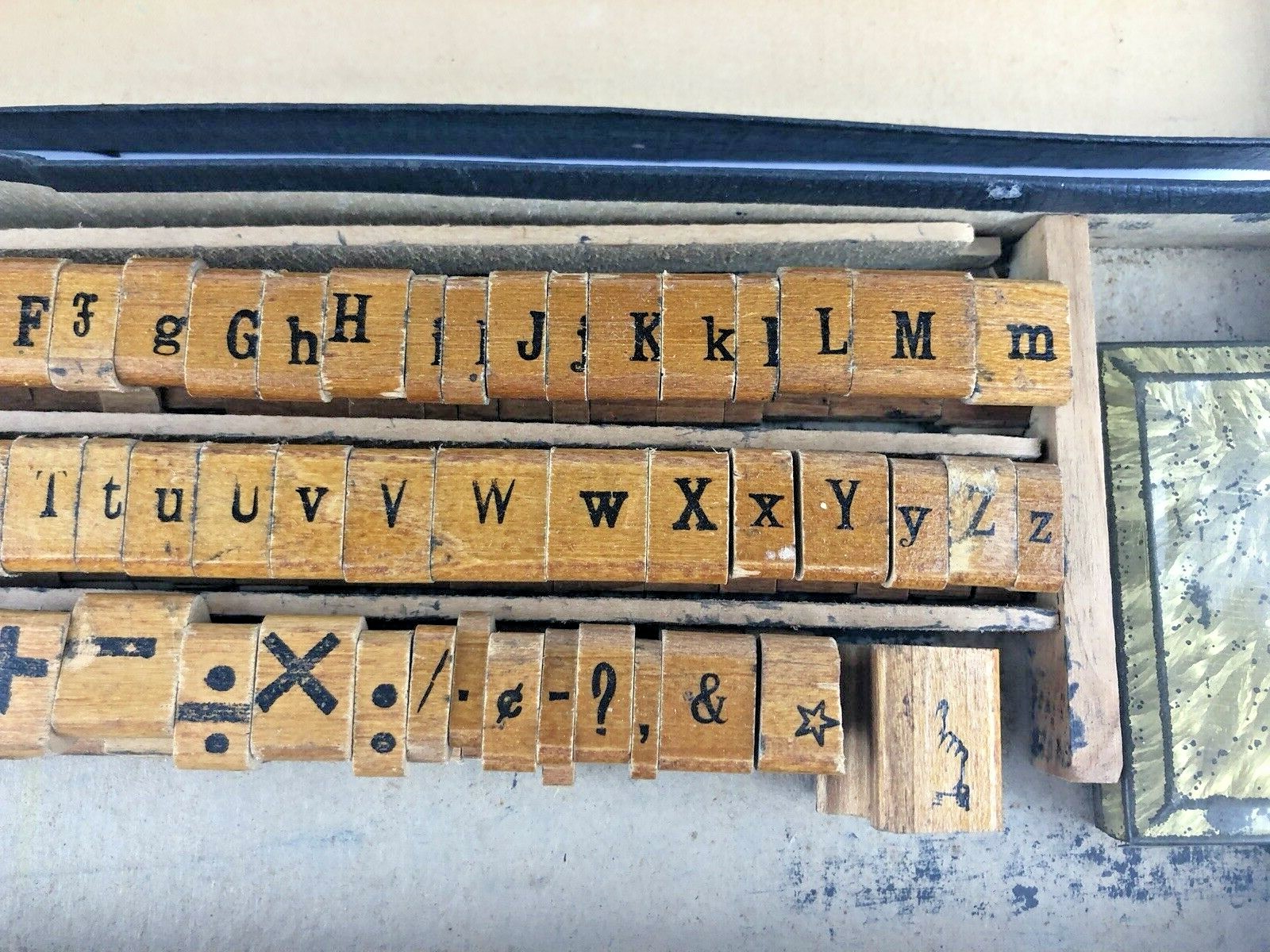 VINTAGE WOOD ALPHABET(UPPER&LOWER CASE) & #s STAMP SET