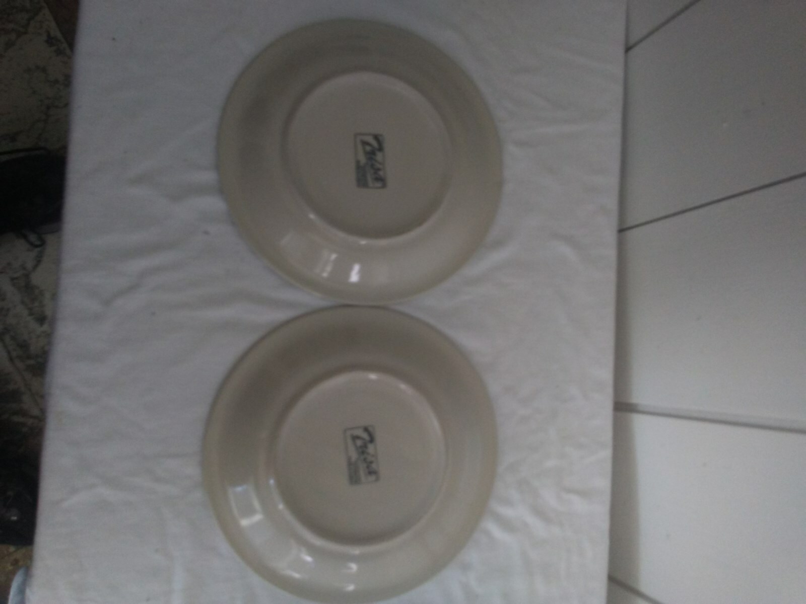 trisa hand painted stoneware set of 2 matching pair plates good condition (I)