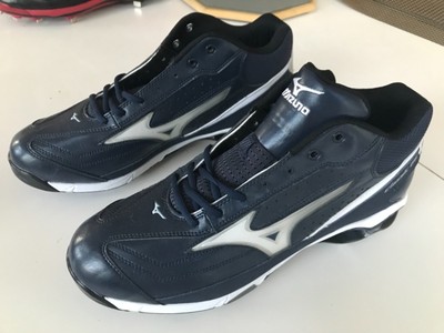 eastbay mizuno volleyball shoes