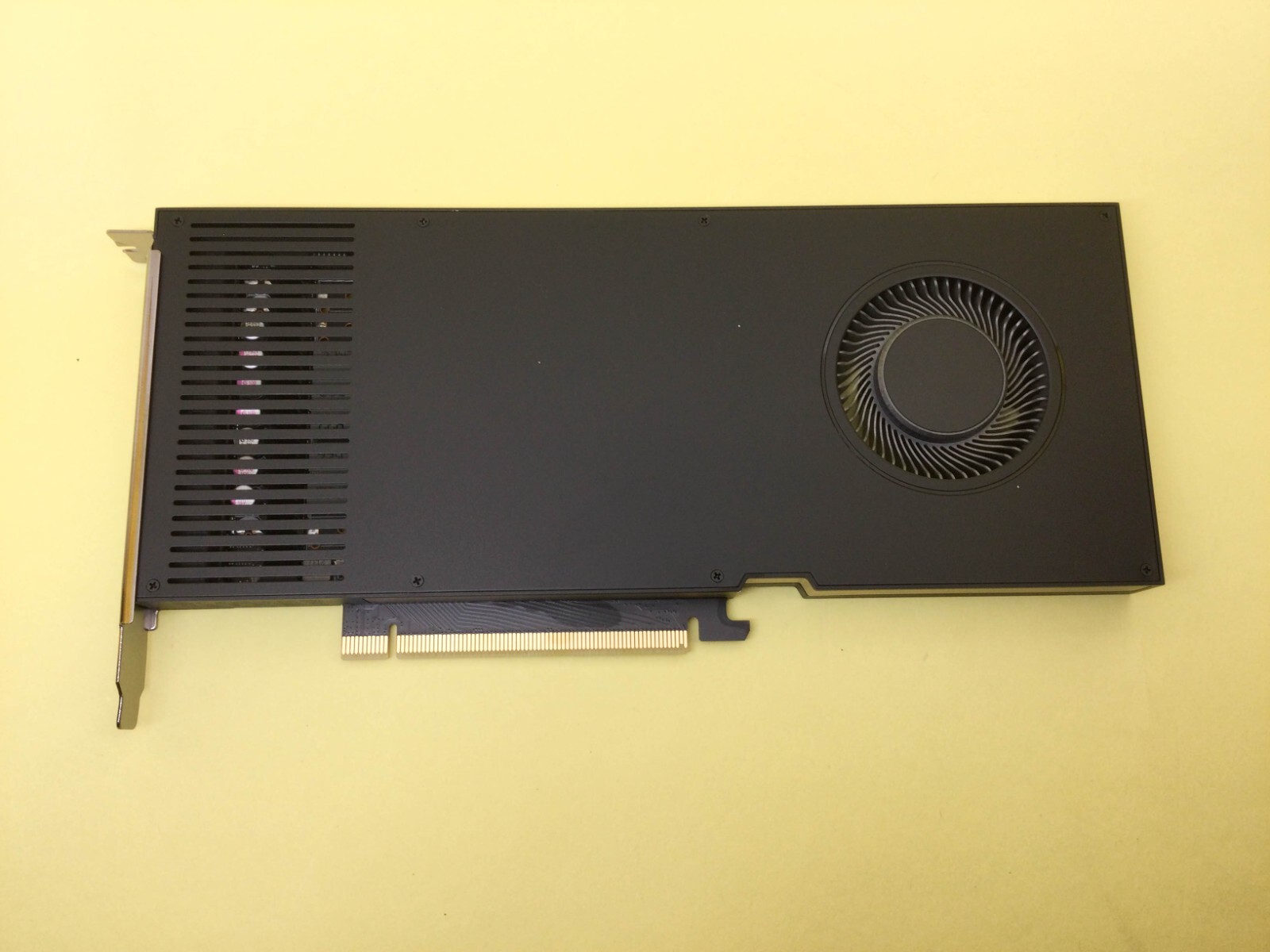 NVIDIA RTX A4000 16GB GPU 中古品 Amazon | HP NVIDIA RTX A4000 16GB (4) DP。 | HP