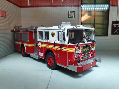 1:43 New York Fire Engine FDNY Seagrave Marauder 2 Pumper 1:43 New York Fire Engine FDNY Seagrave Marauder 2 Pumper