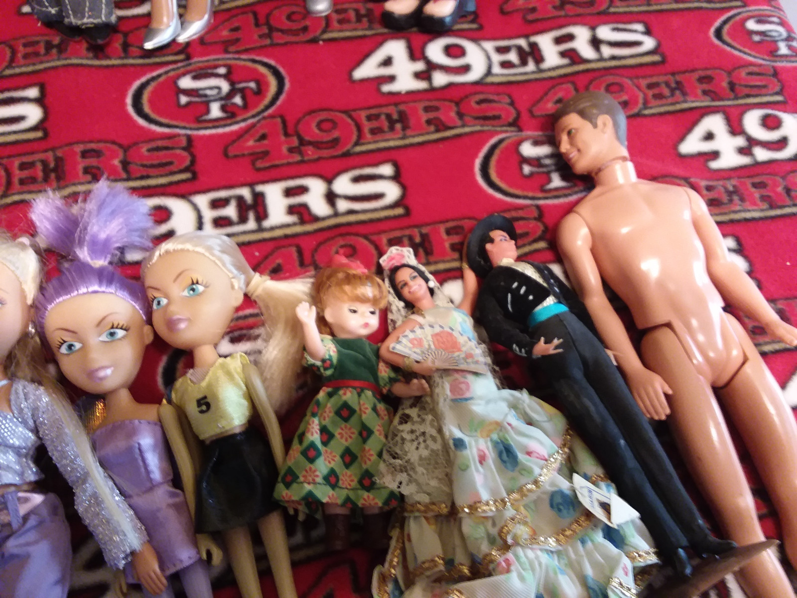 7 -Bratz Rock Angelz  Dolsl and many other + Bonus Dolls