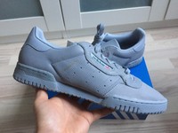 yeezy powerphase grau