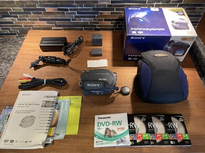 IN PRISTINE CONDITION Sony DCR-DVD205 Handycam Camcorder /w Charger & Batterie