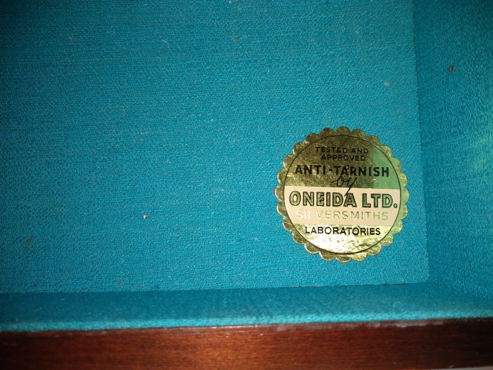 VINTAGE FLATWARE SILVERWARE STORAGE BOX CHEST WOOD BOX. Onieda LTD. Silversmiths