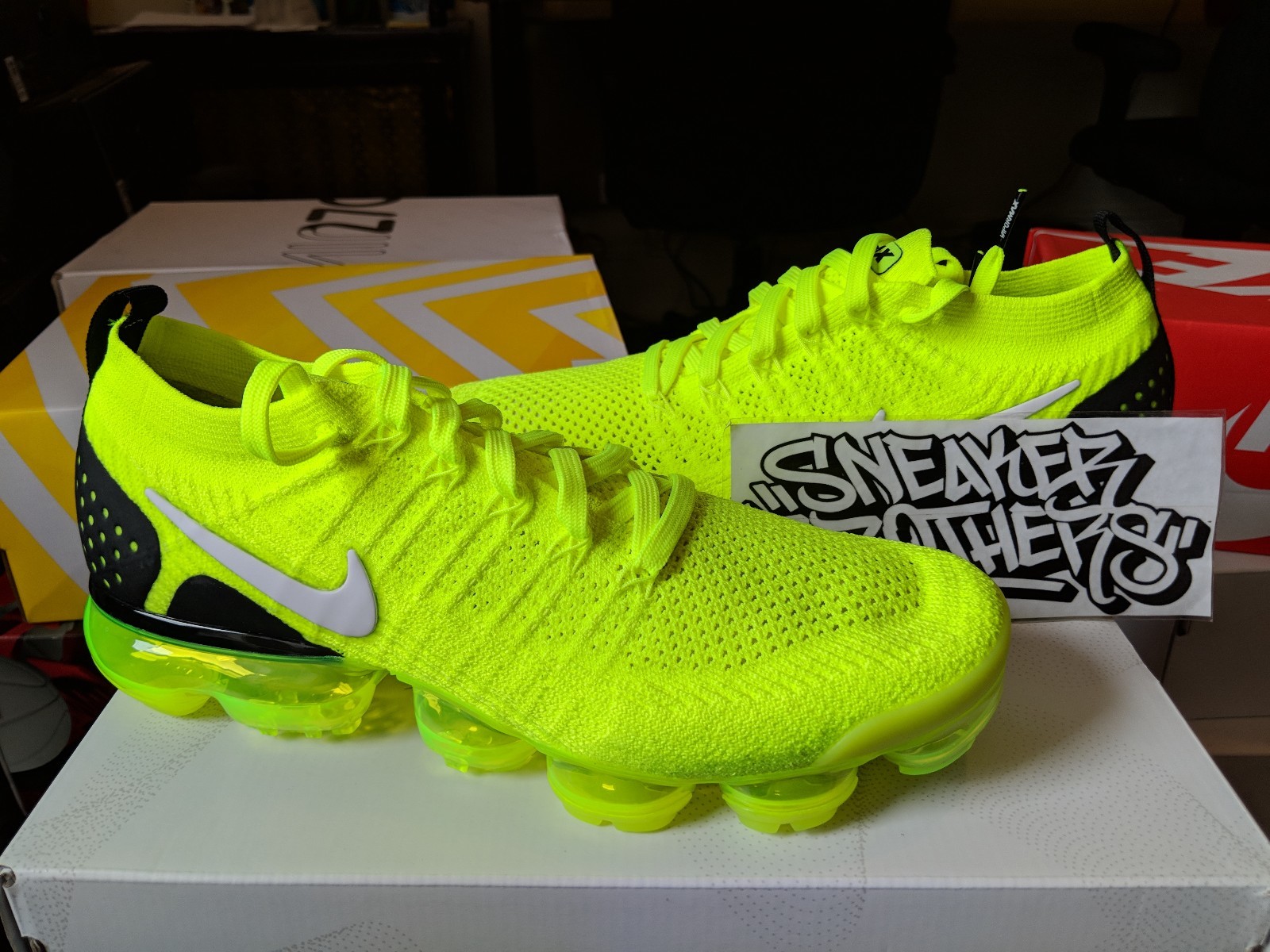 nike vapormax flyknit neon green