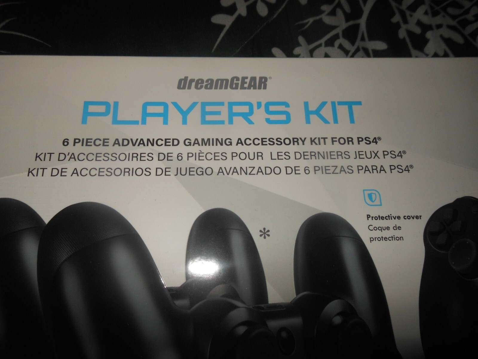 DREAMGEAR PLAYER'S KIT 6 PIECE ADVANCED GAMING ACCESSORY KIT FOR PS4