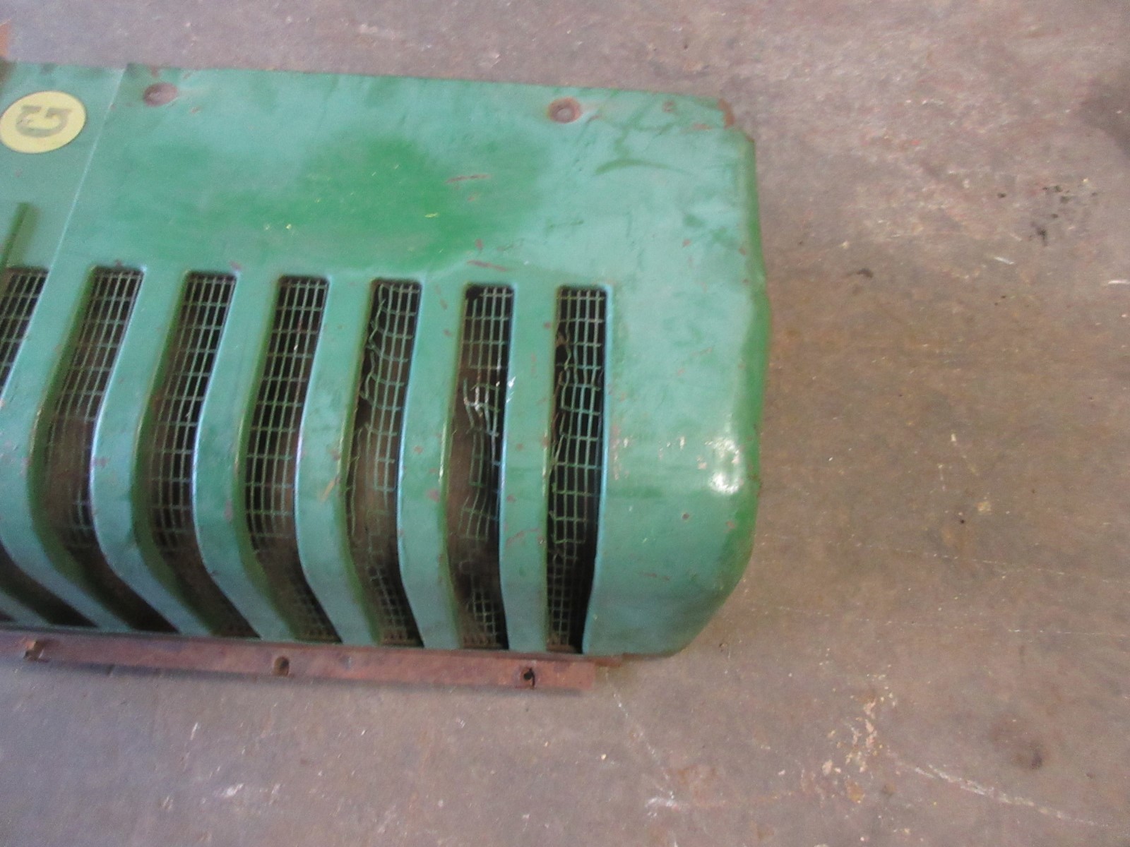 John Deere G left grill