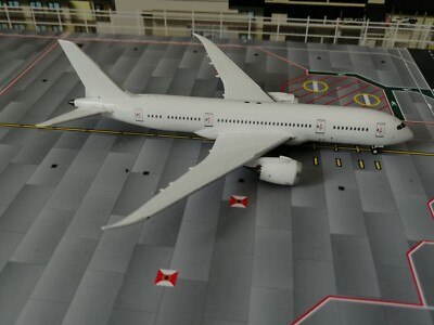 NG Models 1:400 M Boeing 787-8 Dreamliner Blank Model. BRAND NEW 