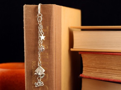 Grad 2018 Bowed Scroll Bookmark Tibetan Silver Grad Cap, 2018, Star & Swarovski