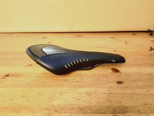 Fizik Twin Flex Arione Carbon w/Braided-Carbon Rails Saddle