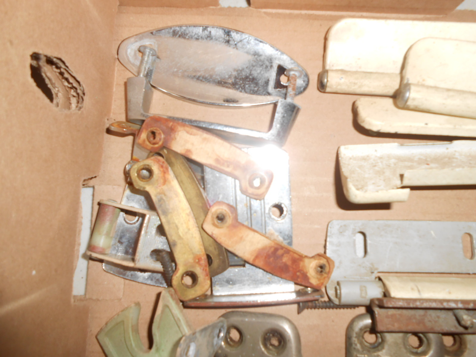 LOT  VINTAGE METAL REFRIGERATOR DOOR LATCHES REPAIR PARTS USA MADE