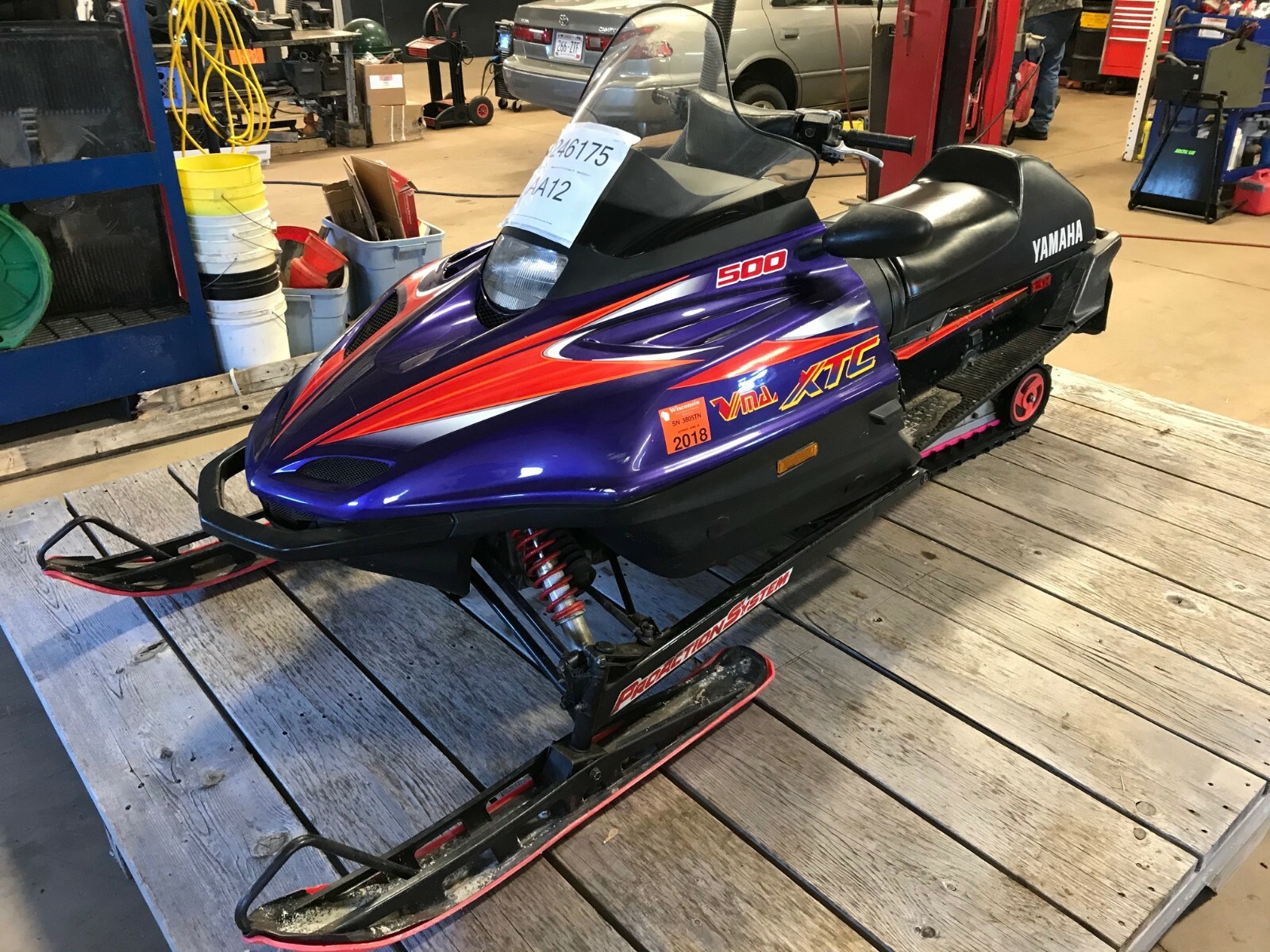 1998 Yamaha V-Max Snowmobile T1246175