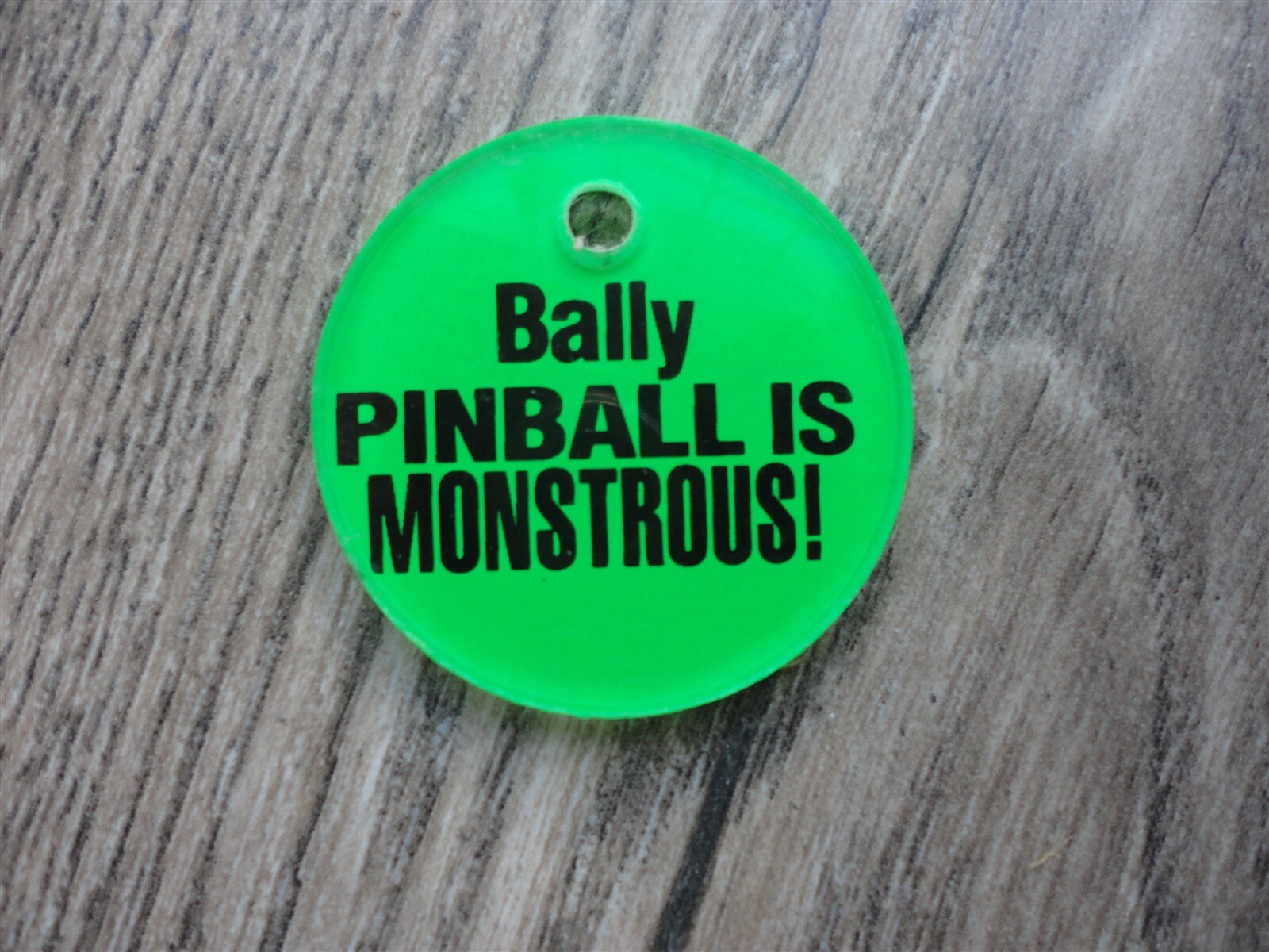 Elvira Pinball Machine Key Chain Pinball Machine is MonsterousのeBay公認海外通販｜セカイモン