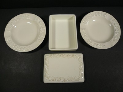 Vintage Wedgwood Queen's Ware White Cigarette Case Holder & 2 Ashtrays