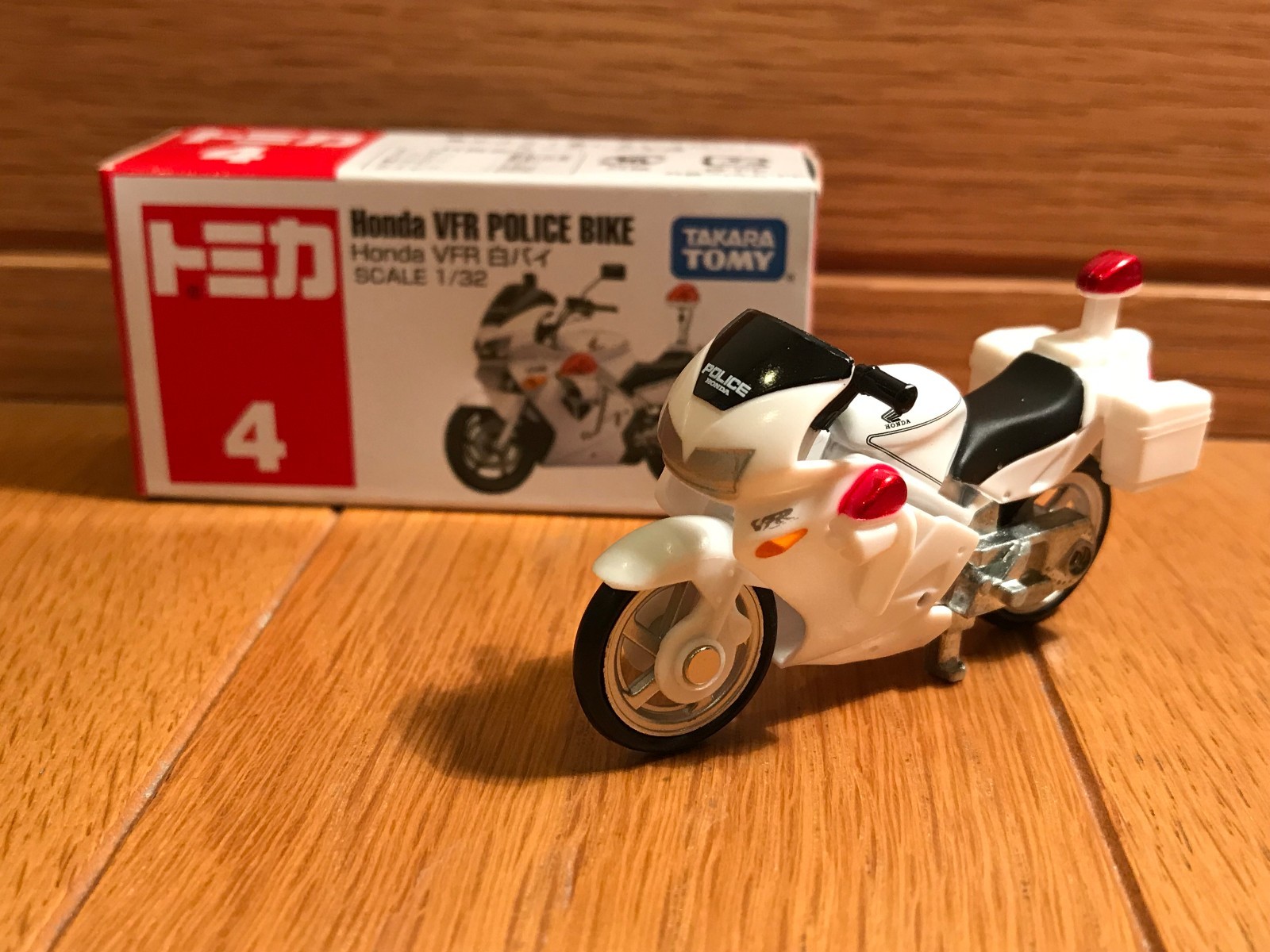トミカ Honda VFR POLICE BIKE 1/32 TOMICA 4 HONDA VFR POLICE BIKE 1/32 TOMY GIFT TOY CAR