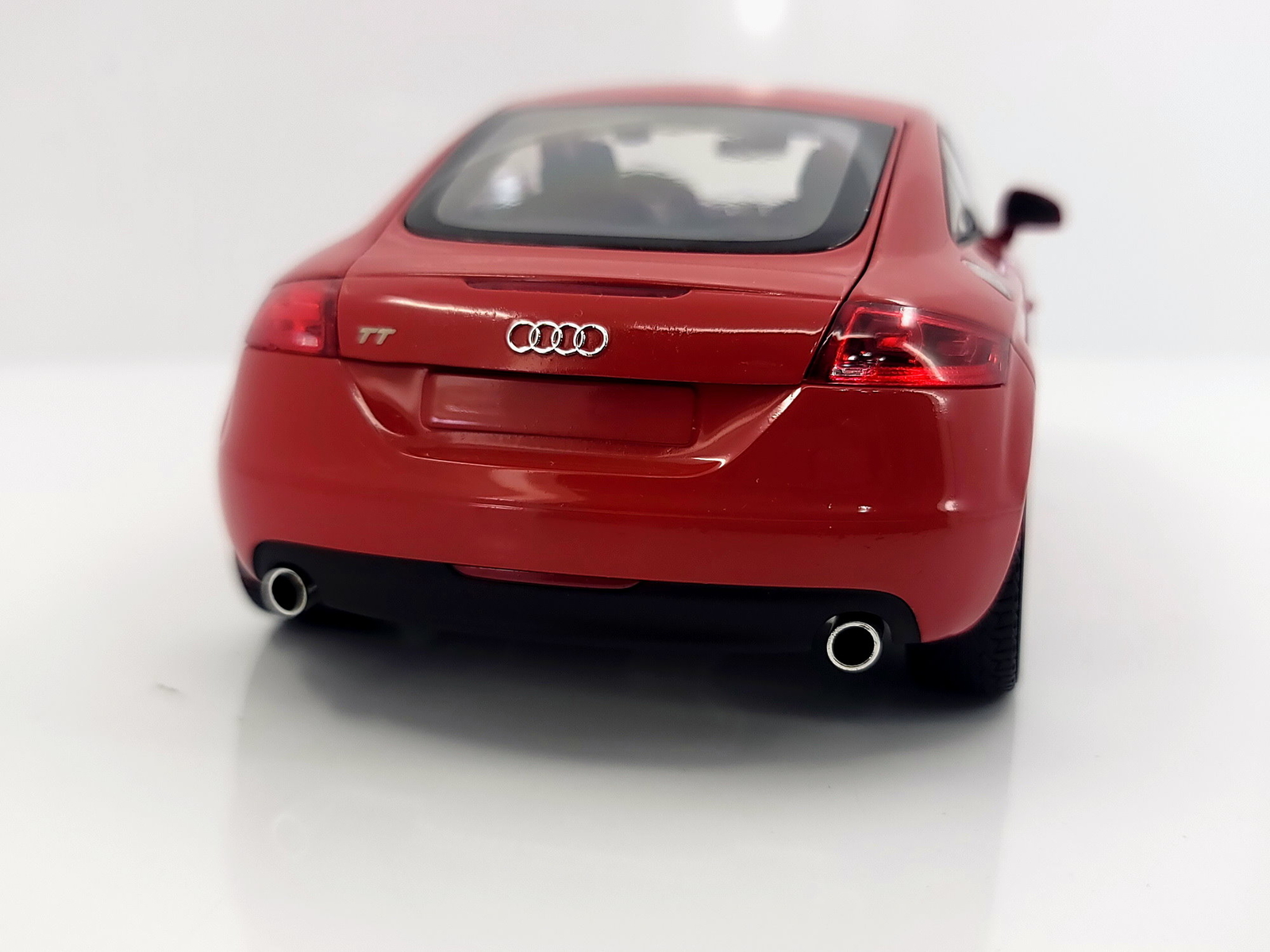 Minichamps 1:18 scale Audi TT Coupe(8J) 2006 - Red (PMA