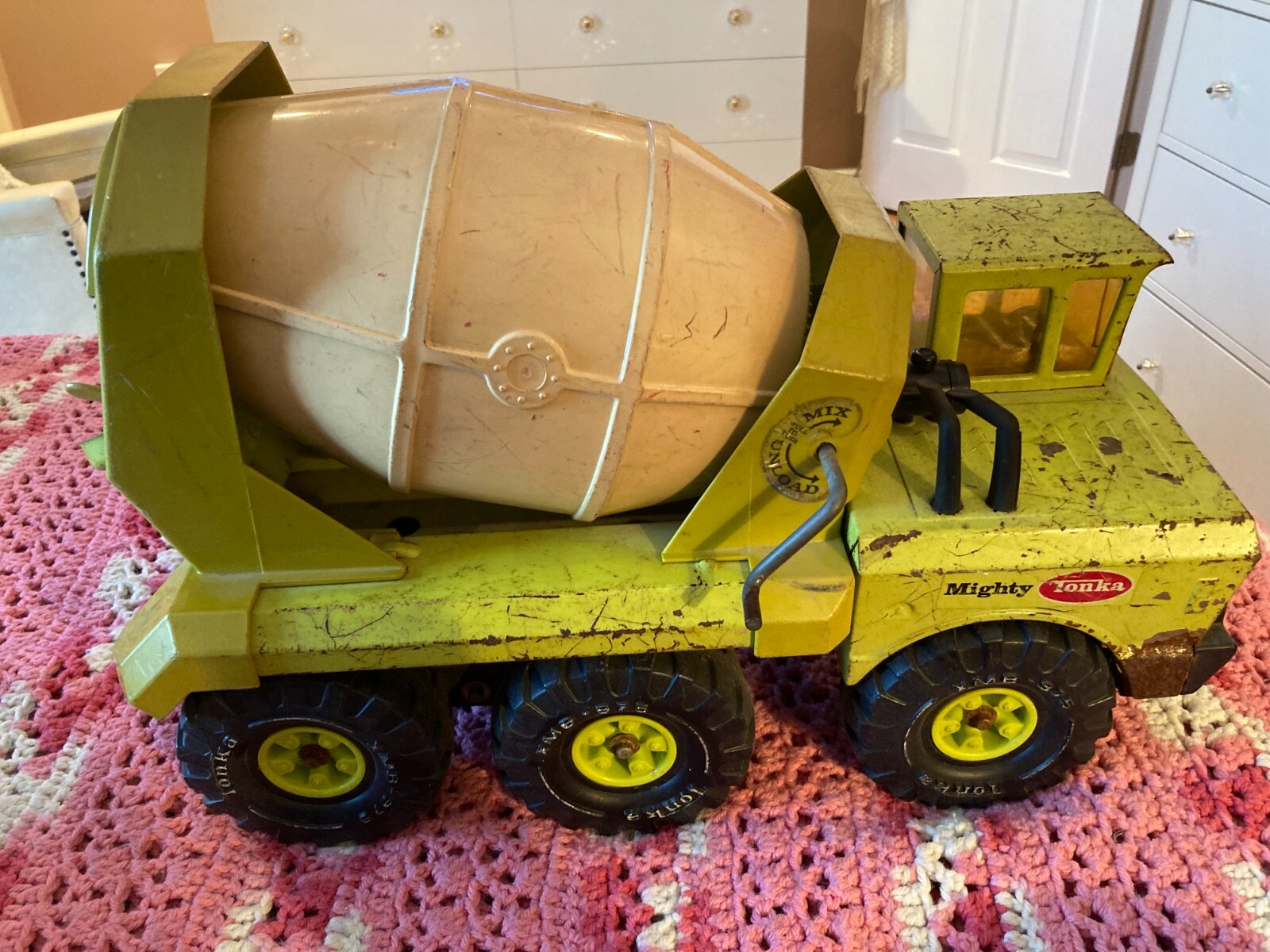 VINTAGE LIME GREEN MIGHTY TONKA 6 WHEEL CEMENT MIXER FOR PARTS OR