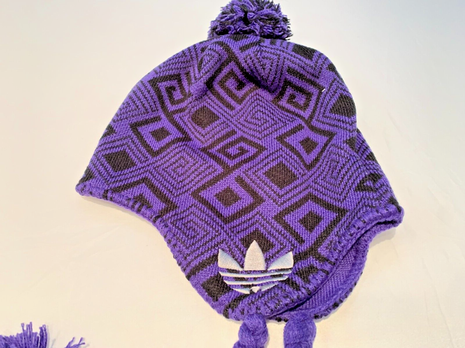 

ADIDAS Originals Trefoil Purple ICE CAP EARFLAP Beanie Winter Snow Hat Tassels, Фиолетовый