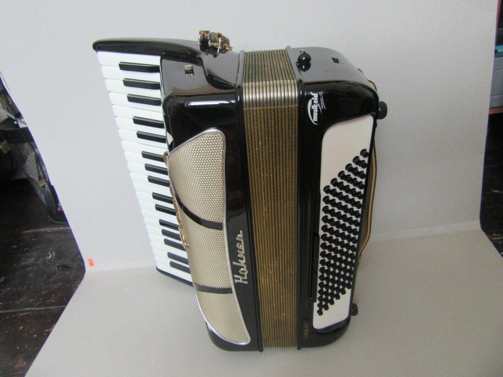 Akkordeon Hohner Lucia IV, 96 Bässe, mit Koffer