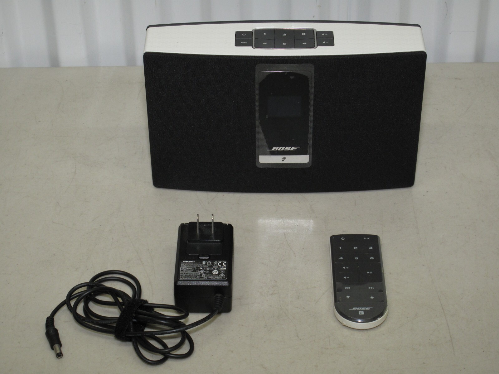 Bose SoundTouch Portable Wi-Fi Music System Model 412540 Bose SoundTouch Portable Wi-Fi Music System Model 412540