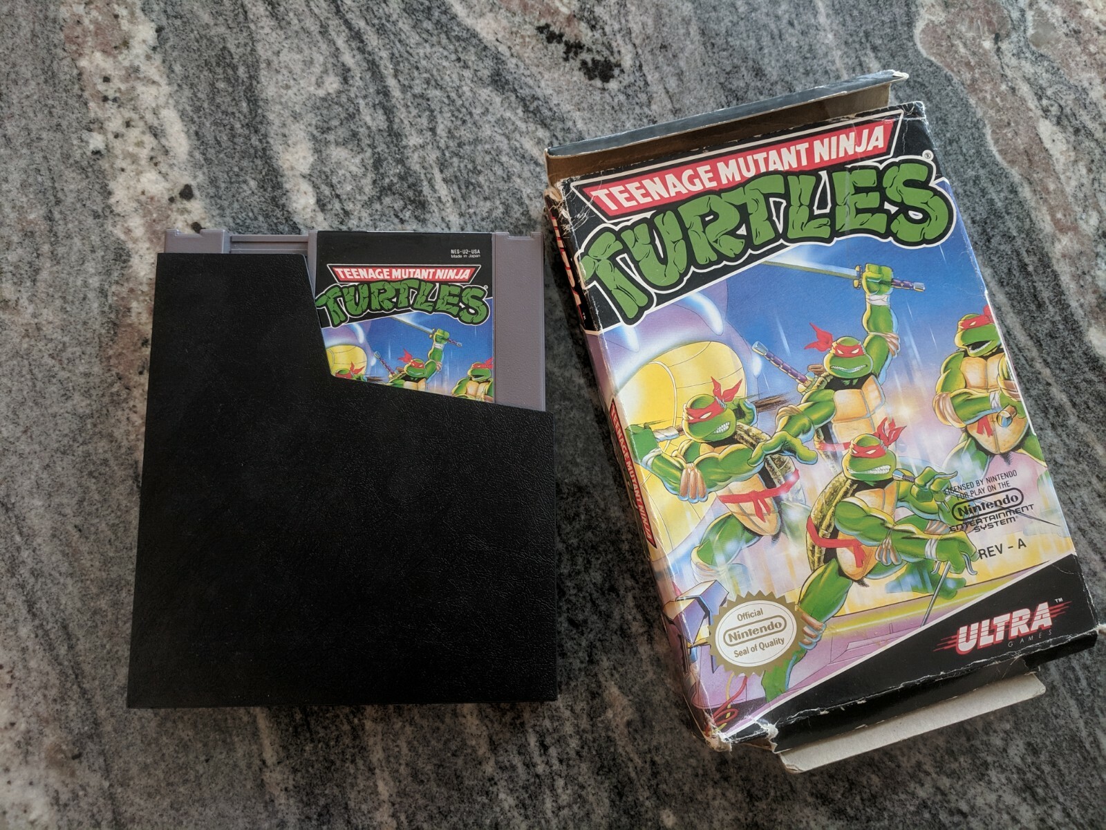 Teenage Mutant Ninja Turtles Nintendo NES game! Classic!