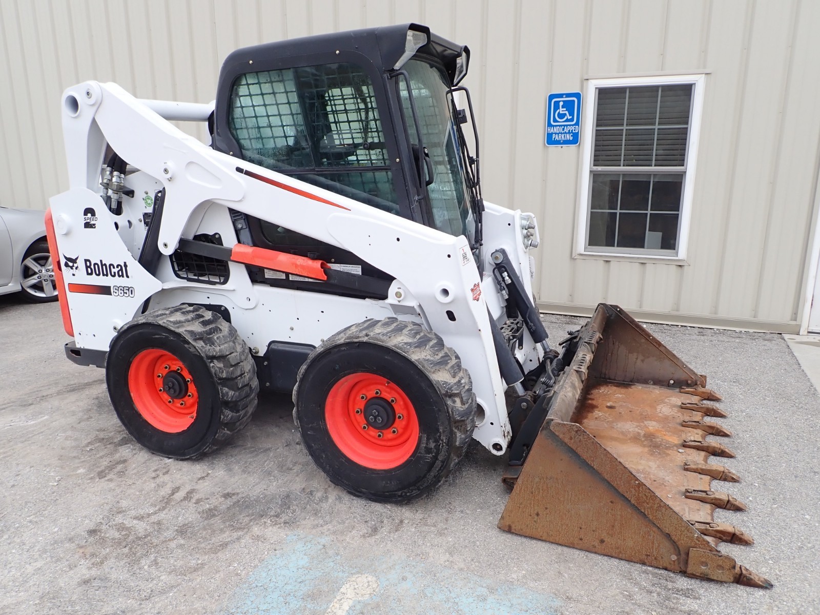 2015 BOBCAT S650 SKID STEER, EROPS, HEAT/AC, 2SPD, AUX HYDRAULICS, POWER BOBTACH