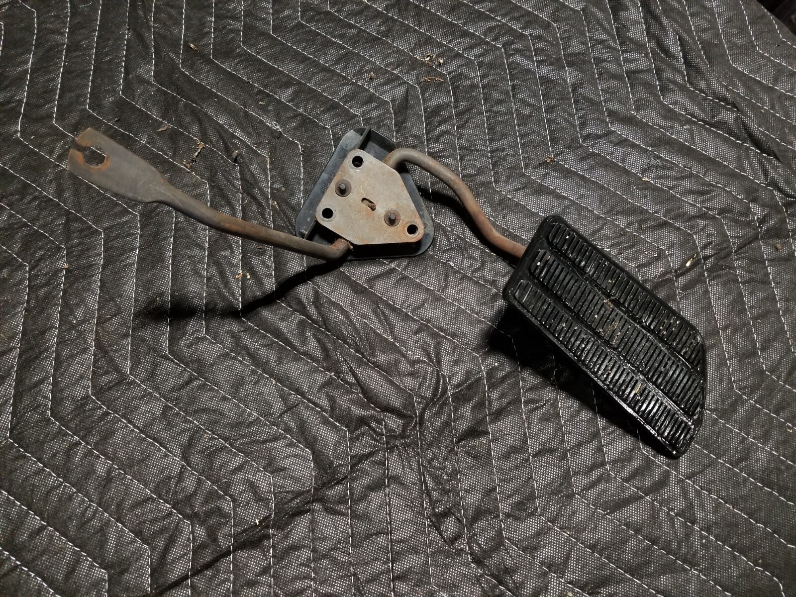 ペックル For 2007-2016 Peterbilt 386 Accelerator Pedal Sensor Dorman