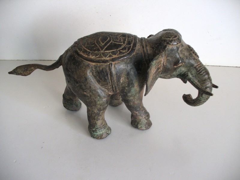 Bronze Elefant Mit Patina Wohl Indien 1827 Gramm
