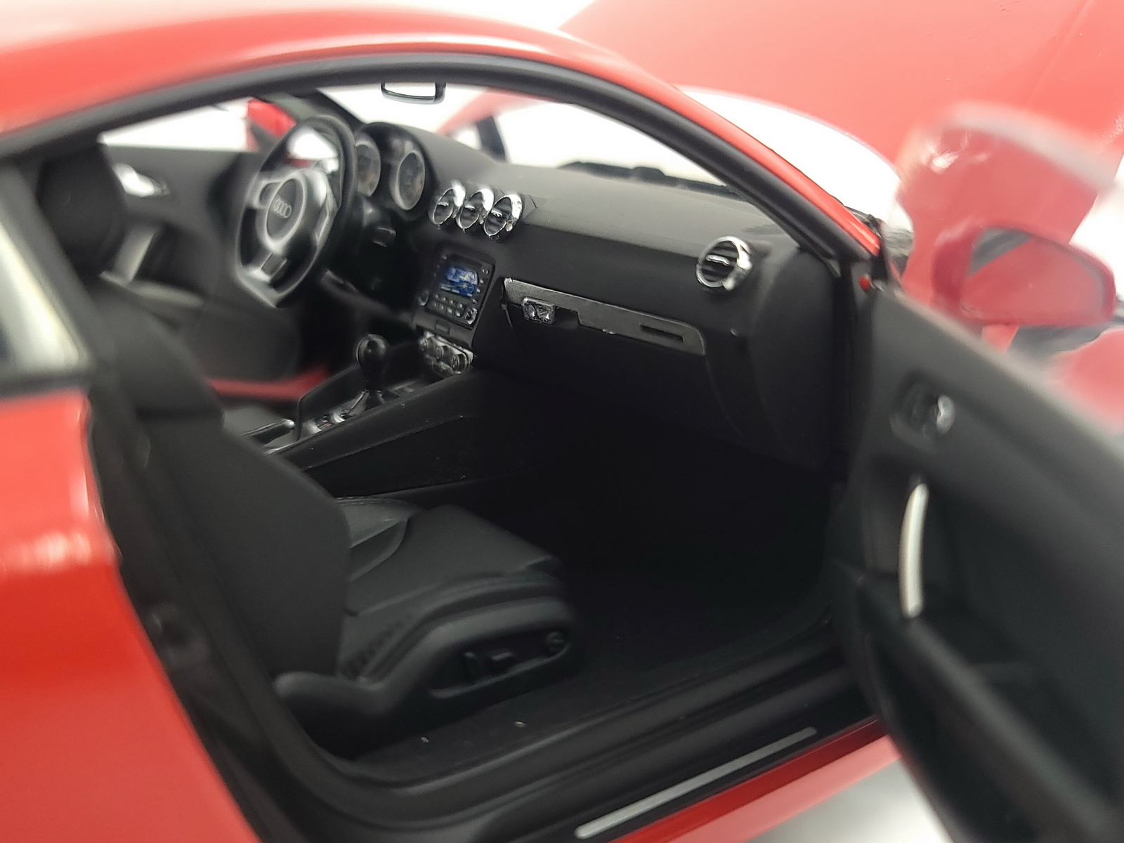 Minichamps 1:18 scale Audi TT Coupe(8J) 2006 - Red (PMA