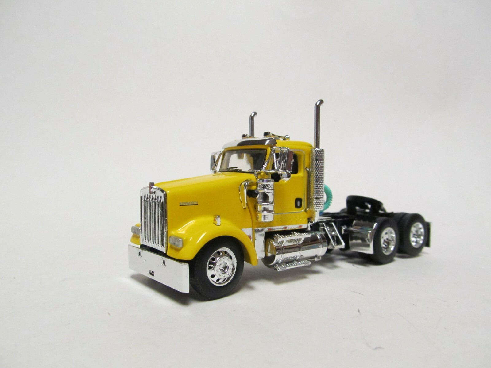 DCP byファーストギア DCP FIRST GEAR 1/64 SCALE 379 PETERBILT DAY CAB, YELLOW WITH