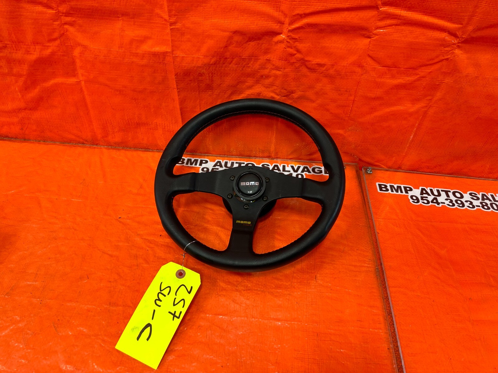 MOMO モモ　ステアリング TYP D32 KBA 70142 Momo JDM Leather Race Racing Steering Wheel w/ Horn Button D32 KBA