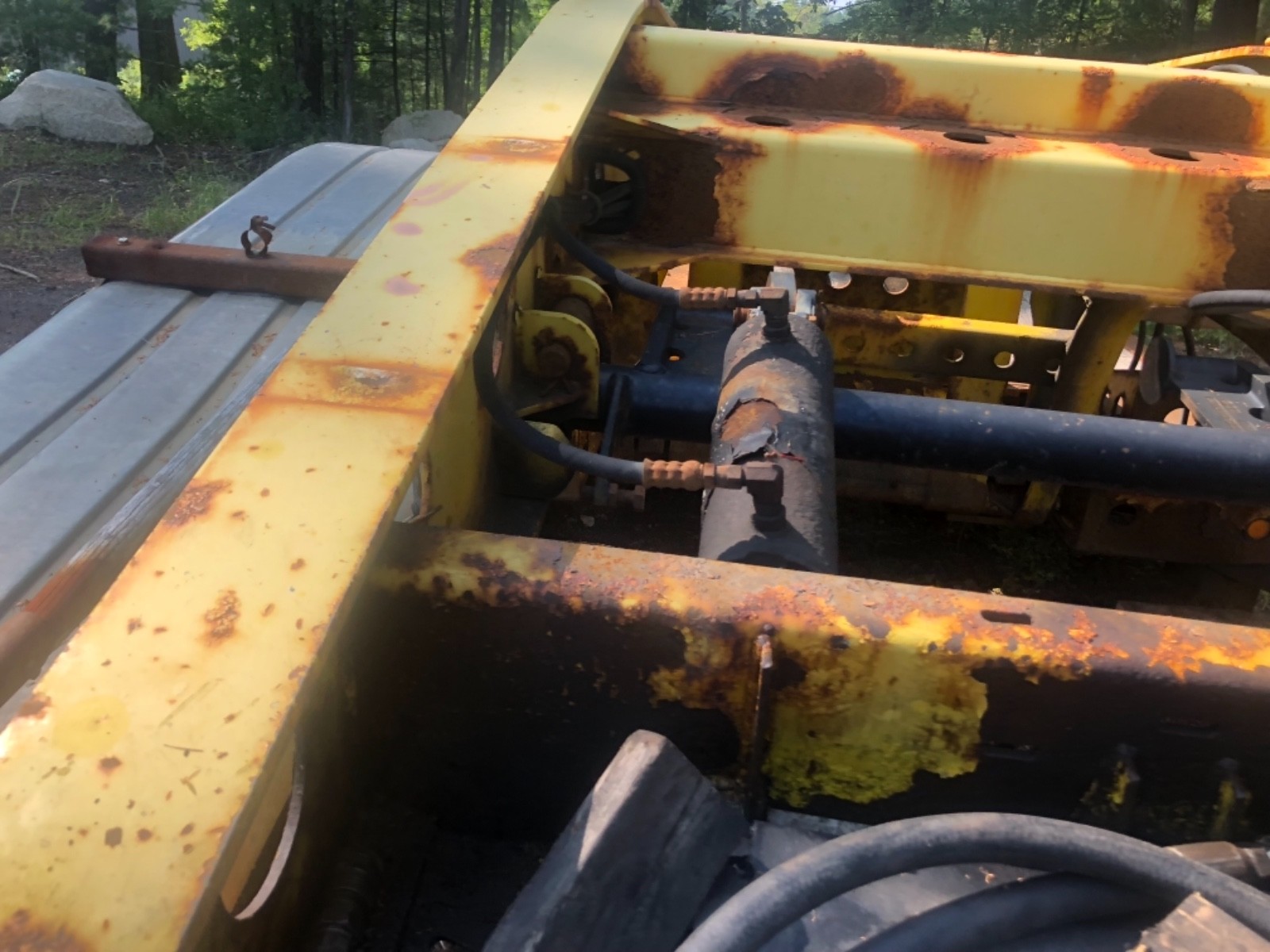 2004 FONTAINE 50 TON Lowboy  Tri Axle Trailer 8.5' Wide 26' Well