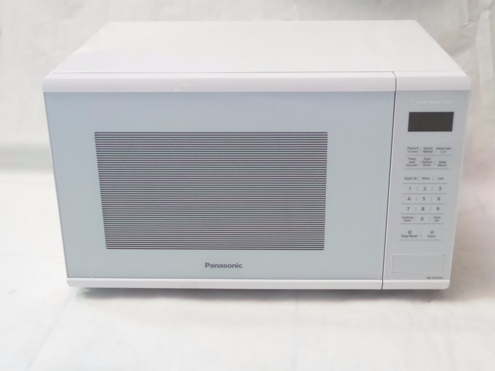 Panasonic NN-SU676W  - 1.3 Cu. Ft. Mid-Size 1100 Watts White Microwave
