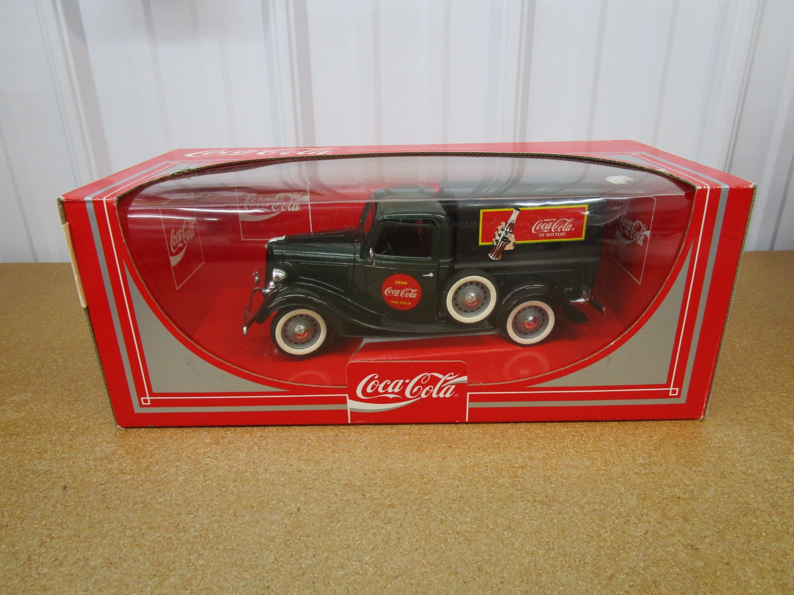 1930's Ford Pickup V8 1/18 SOLIDO COCA COLA soda pop diecast