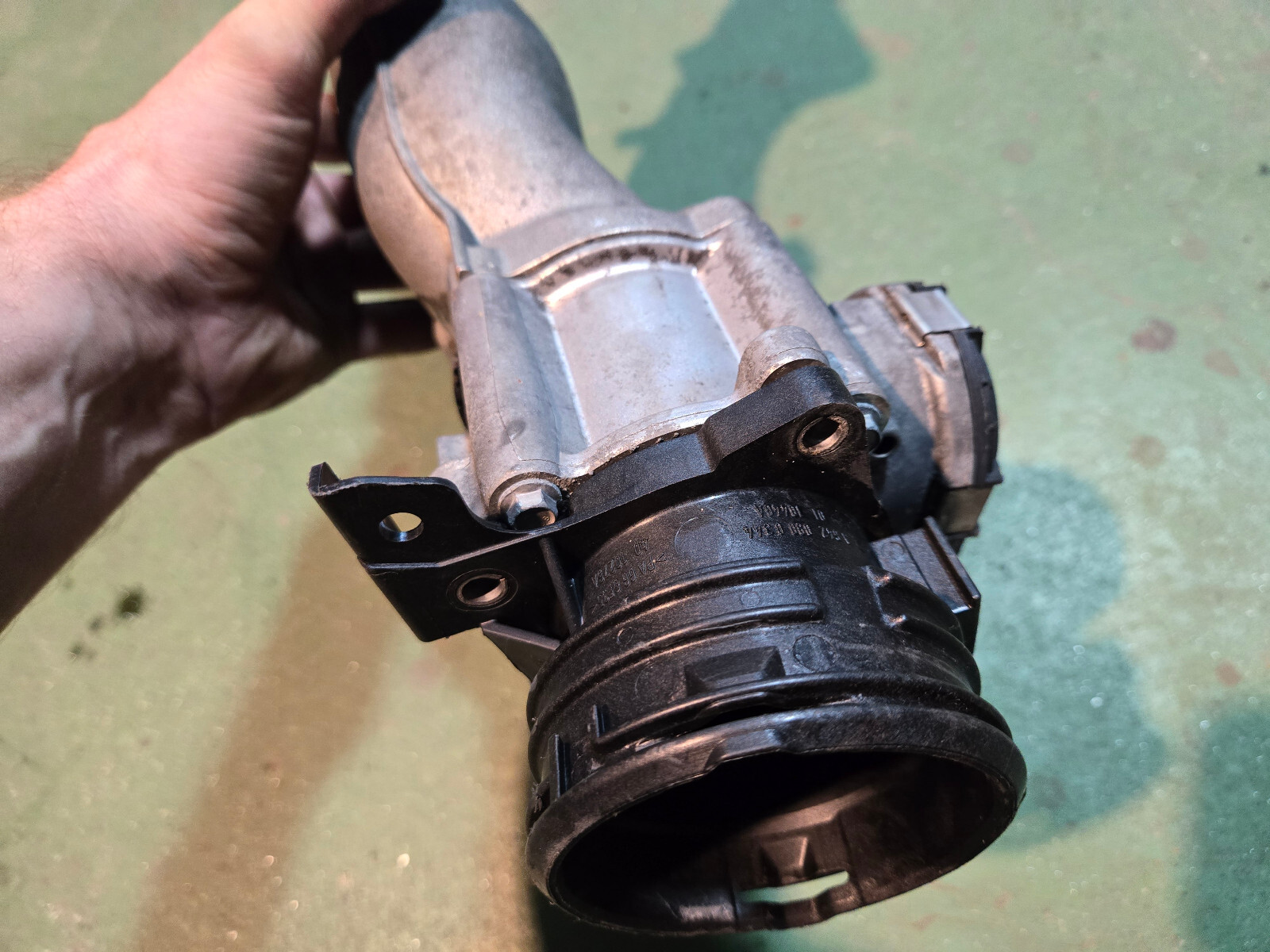 a6420983007 Mercedes-Benz OM642 intercharging air tube cross tube 10-18 Sprinter - Picture 3 of 11