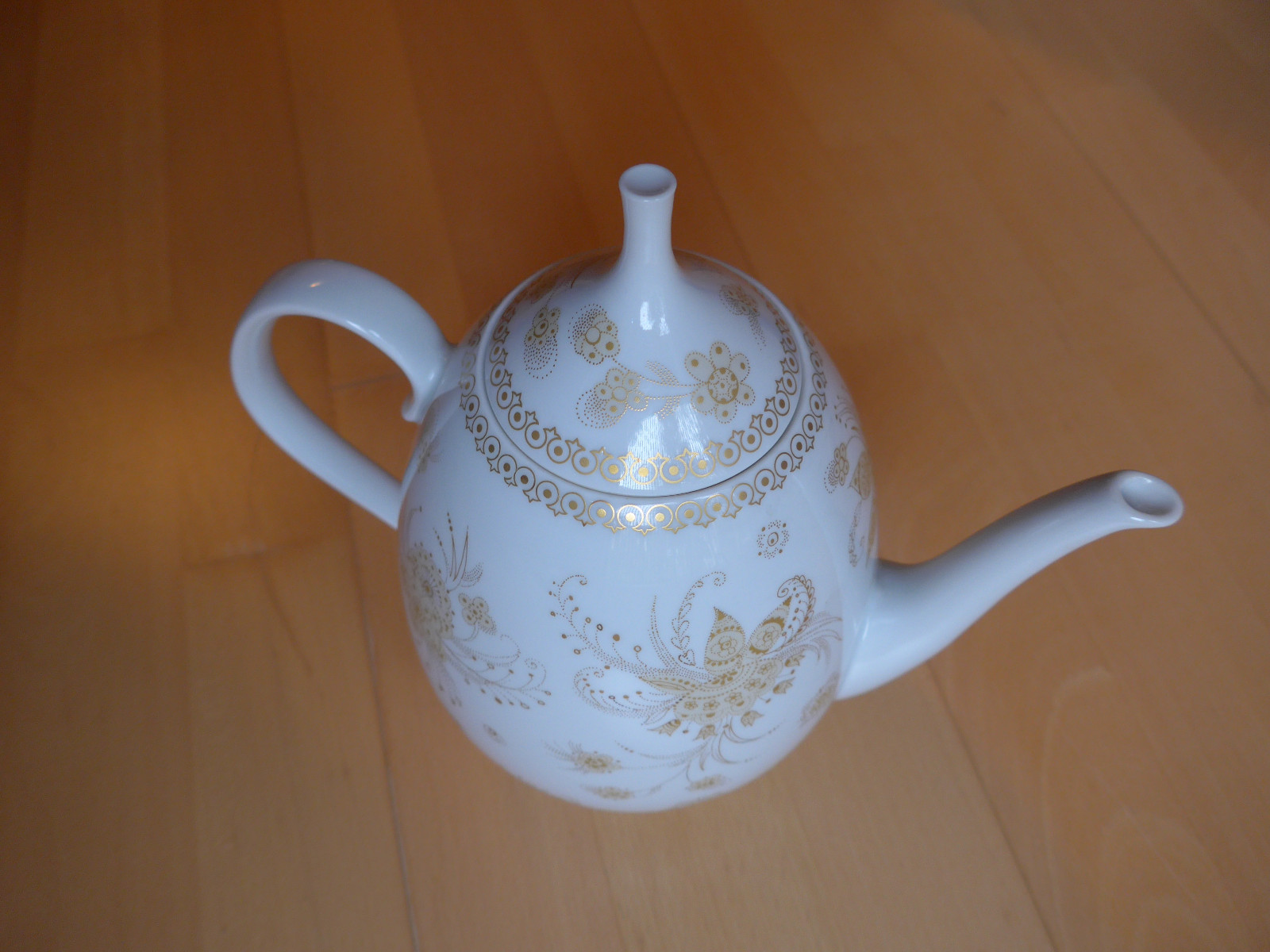 Wunderschöne Kaffeekanne Hutschenreuther Poesie Goldmotive