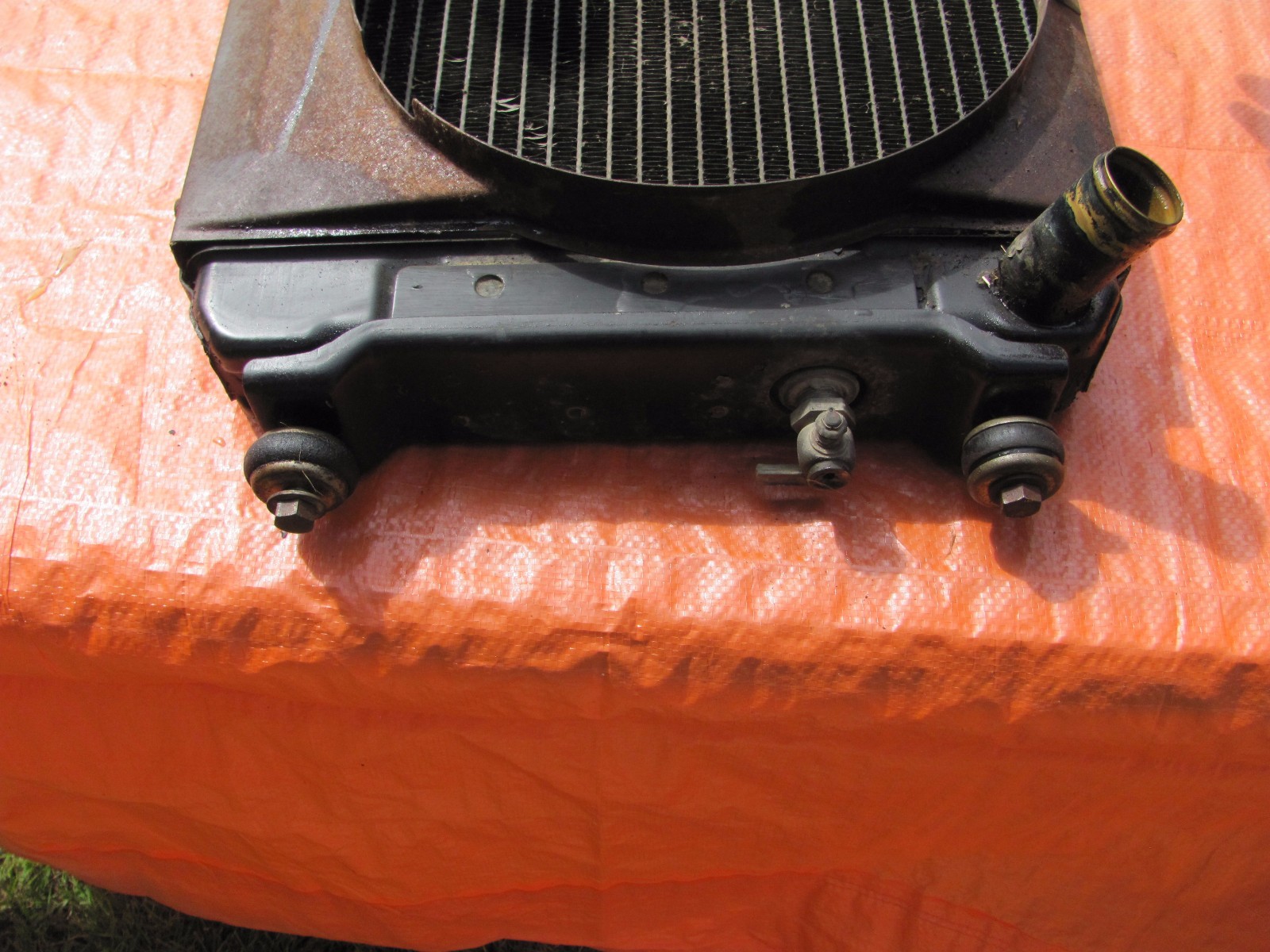 Kubota B7100D, B6100 15371-72060 W/ Shroud, Cap and bottom rubber bushings