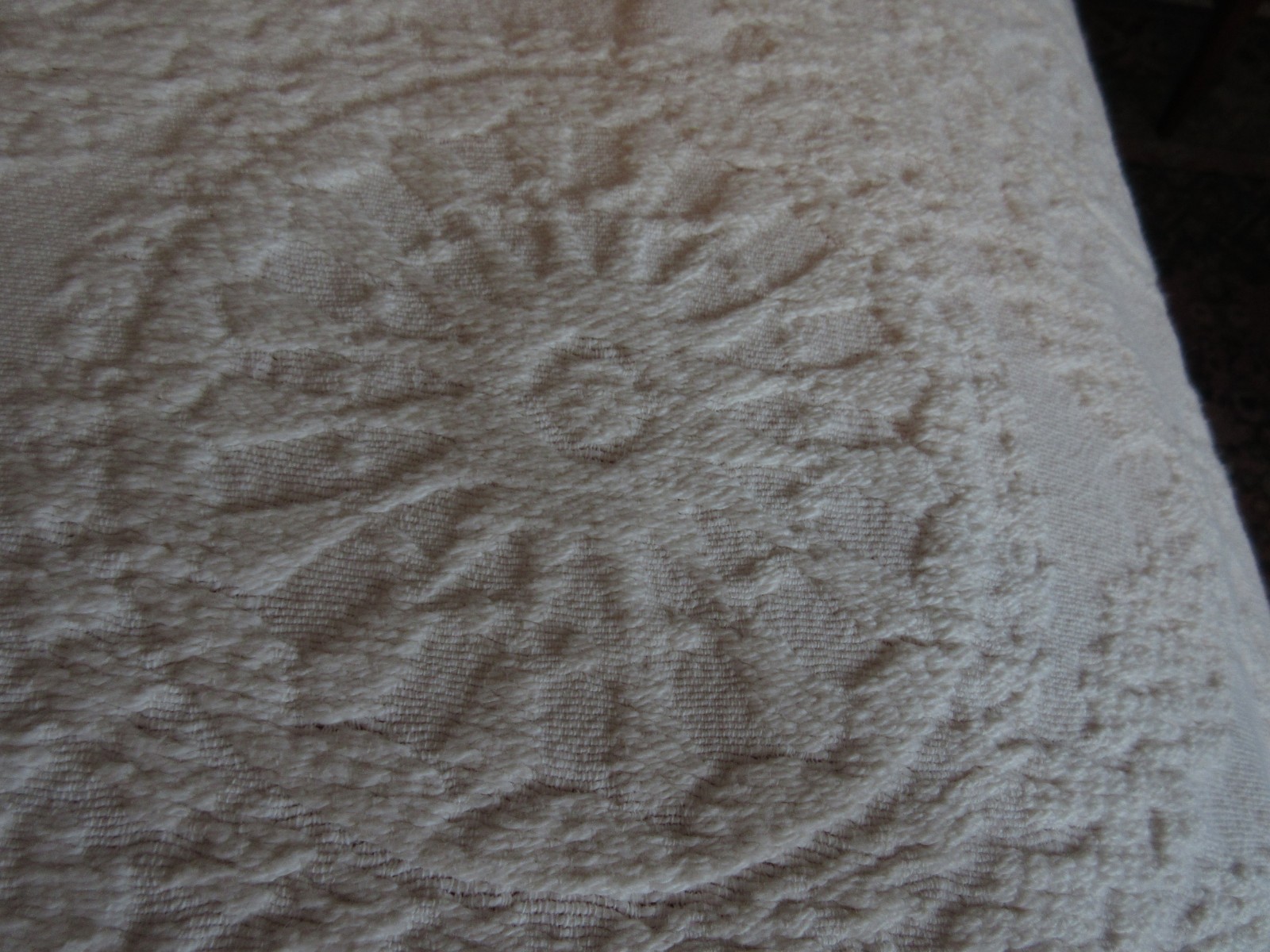 Fashion Manor Ivory 100% Cotton Jacquard Matelassé Queen Bedspread w/Ball Fringe