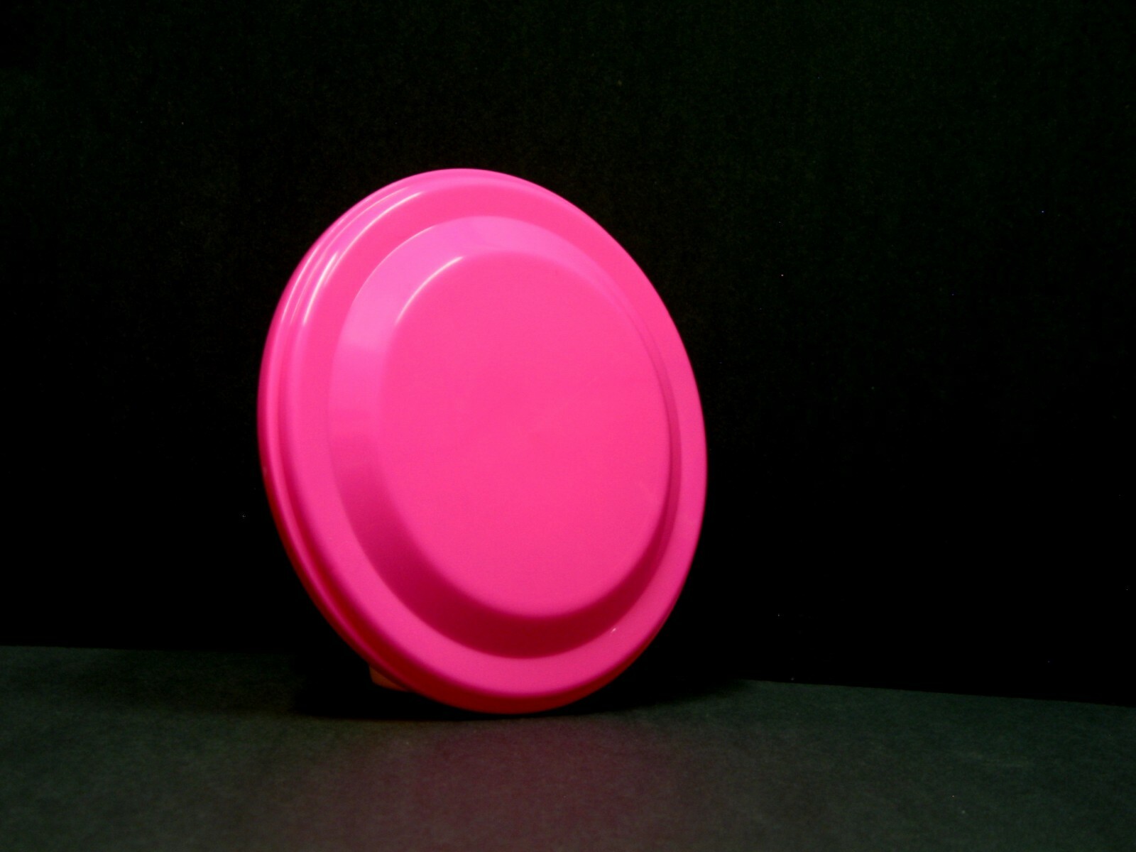 12 Brilliant Pink 9 1/4 Inch Diameter Flyers-Flying Discs-Like Frisbees