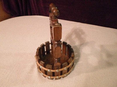 Solid Wood Well & Nut Cracker/Plant Pot Planter Christmas Wishing Decoration 10