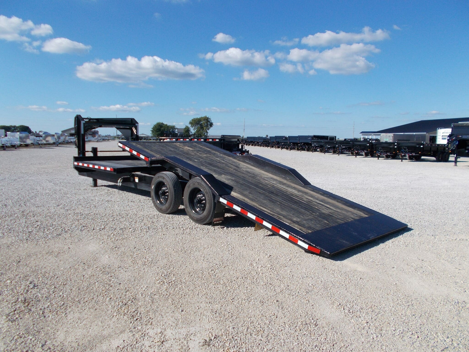 2020 midsota 102x26' gooseneck 20k wide body tilt - used