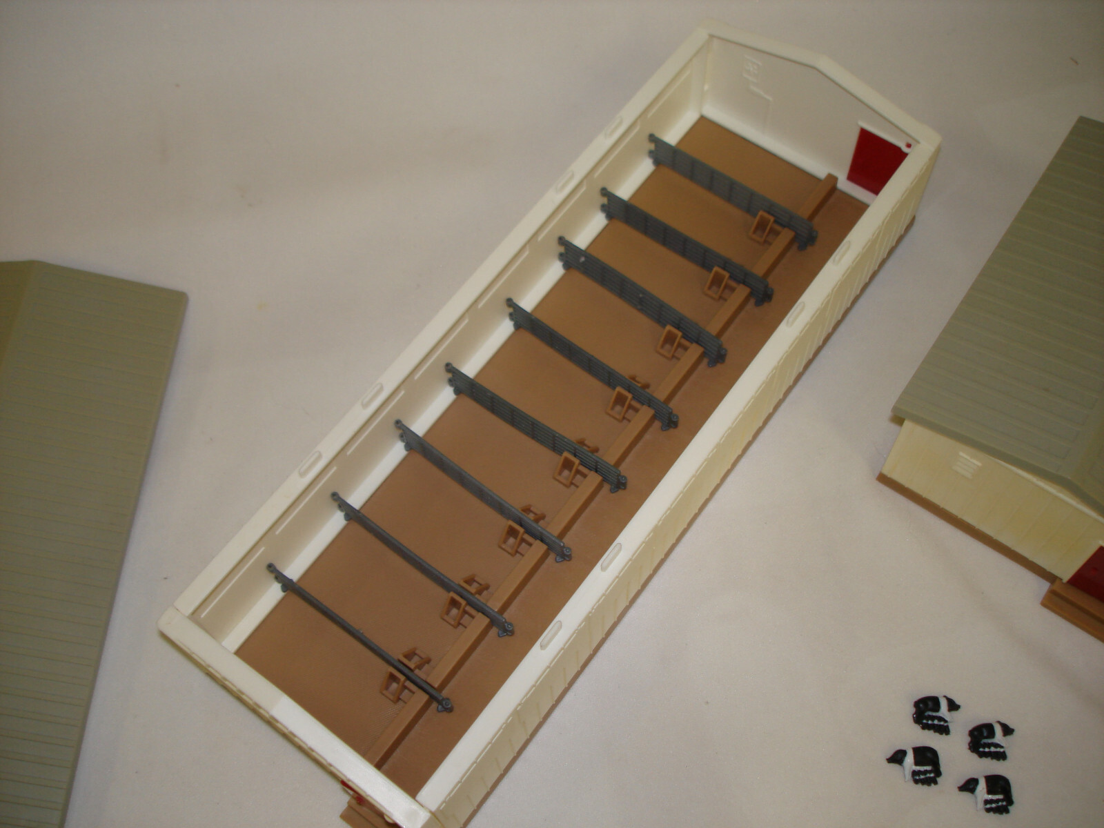 1/64 Ertl Farm Country Hog Confindment Buliding Barn Toy